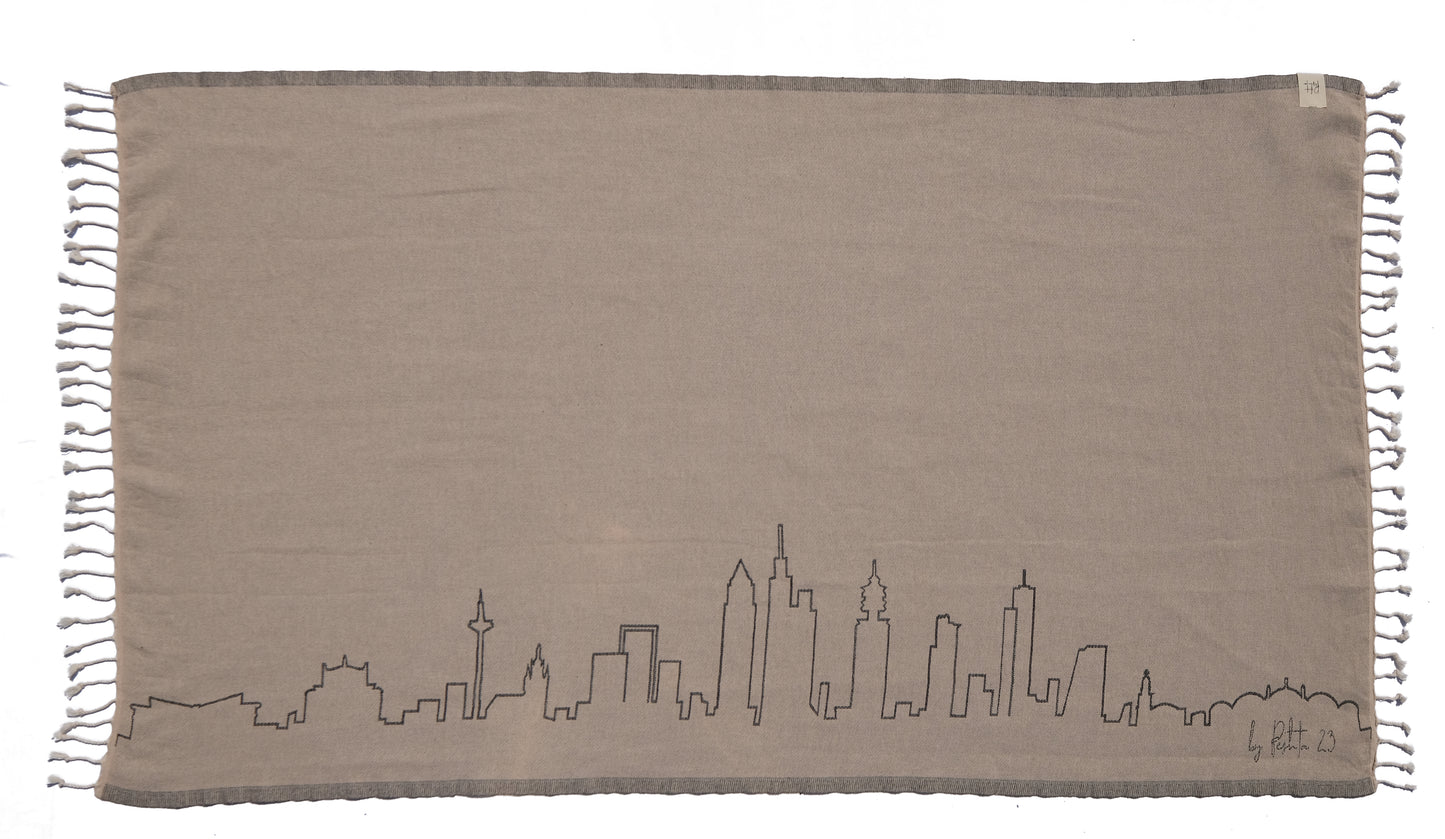 Frankfurt Tuch - Skyline Only. Eine faszinierende Ode an die unvergleichliche Stadt am Main. Zweiseitig gewebt, in 4 Farben.