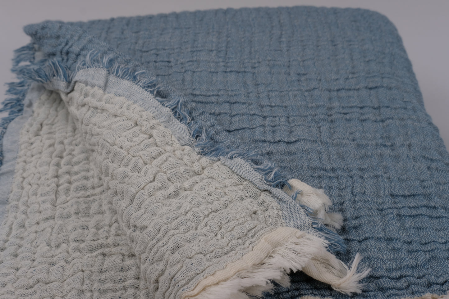 Kea - Crinkled Plaid/Musselin XXL - Kuschelweiche Decke 4-lagig gewebt, 2,20m x 2,40m. In 7 Farben.