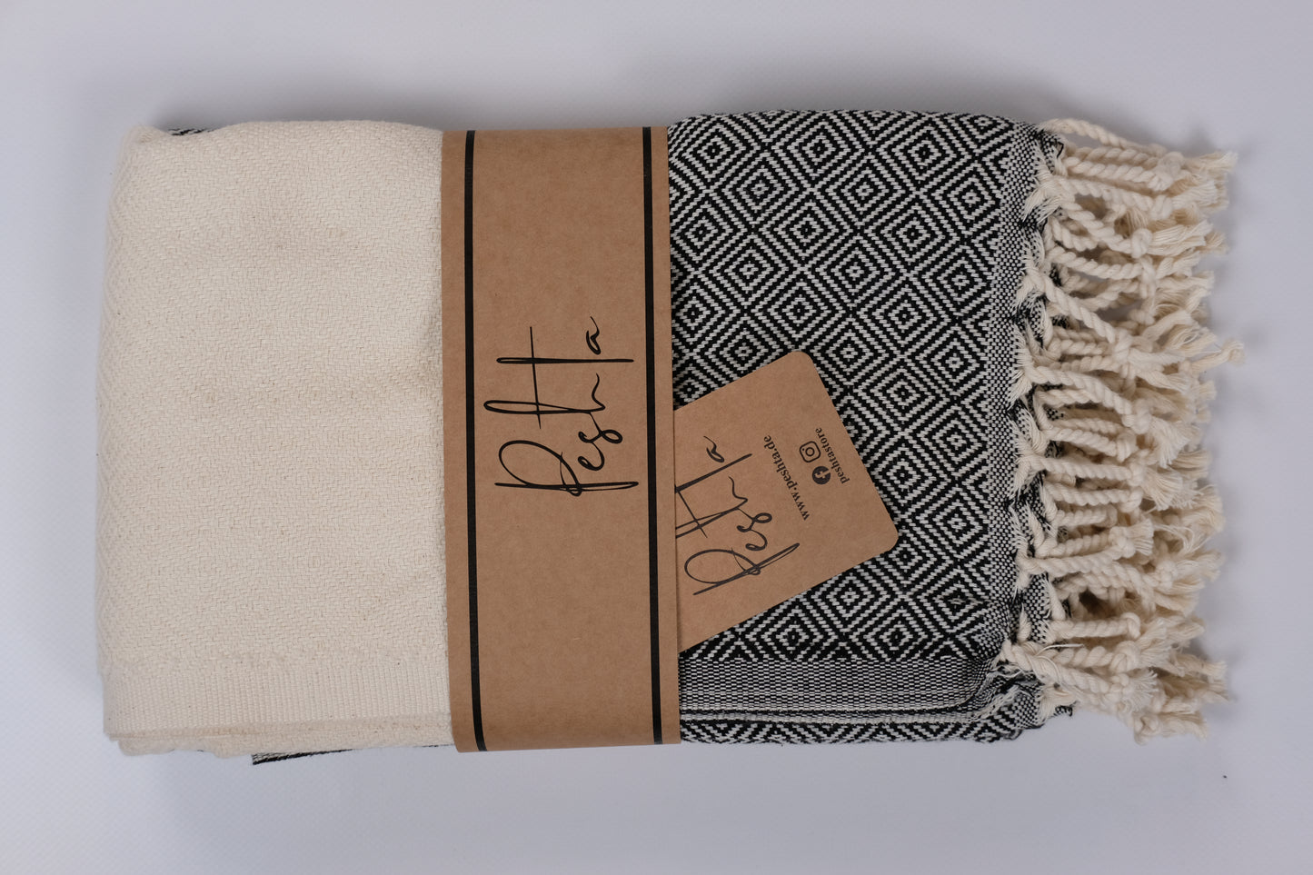 Bandai - Strandtuch mit Rautenmuster & Natur-Bordüre