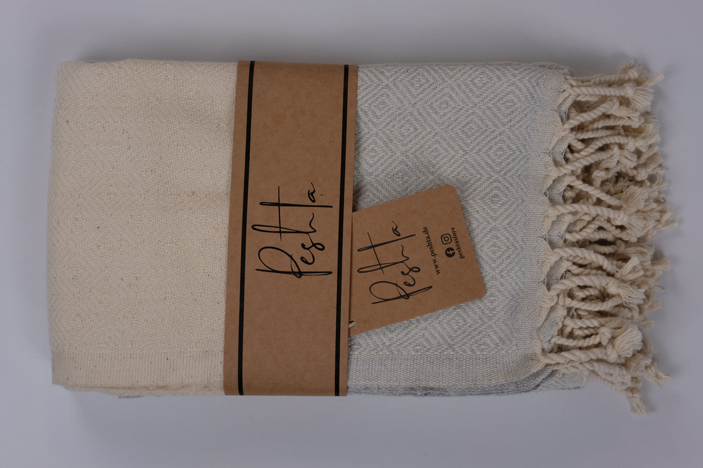 Bandai - Strandtuch mit Rautenmuster & Natur-Bordüre