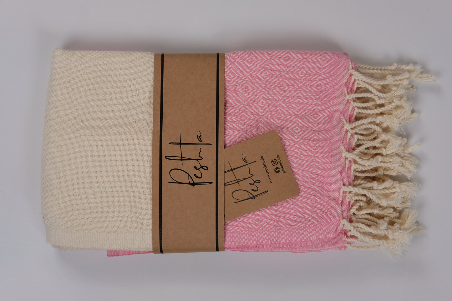 Bandai - Strandtuch mit Rautenmuster & Natur-Bordüre