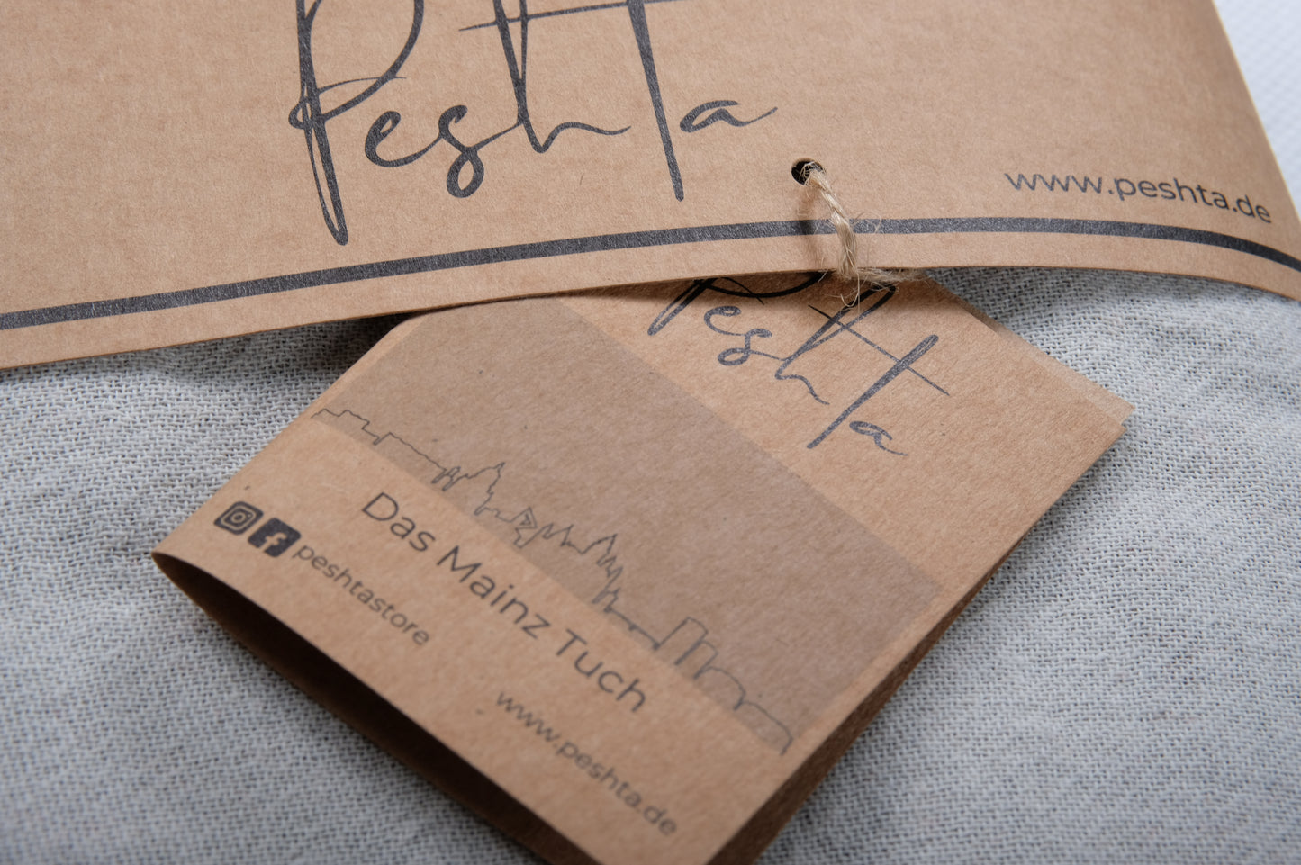Mainz-Tuch. Entdecke Mainz in Stil: Lifestyle Tuch mit der Silhouette von Mainz. In 2 Farben.