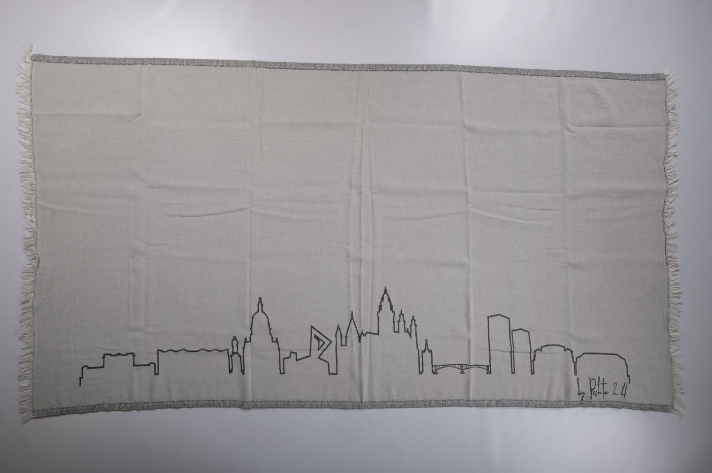 Mainz-Tuch. Entdecke Mainz in Stil: Lifestyle Tuch mit der Silhouette von Mainz. In 2 Farben.