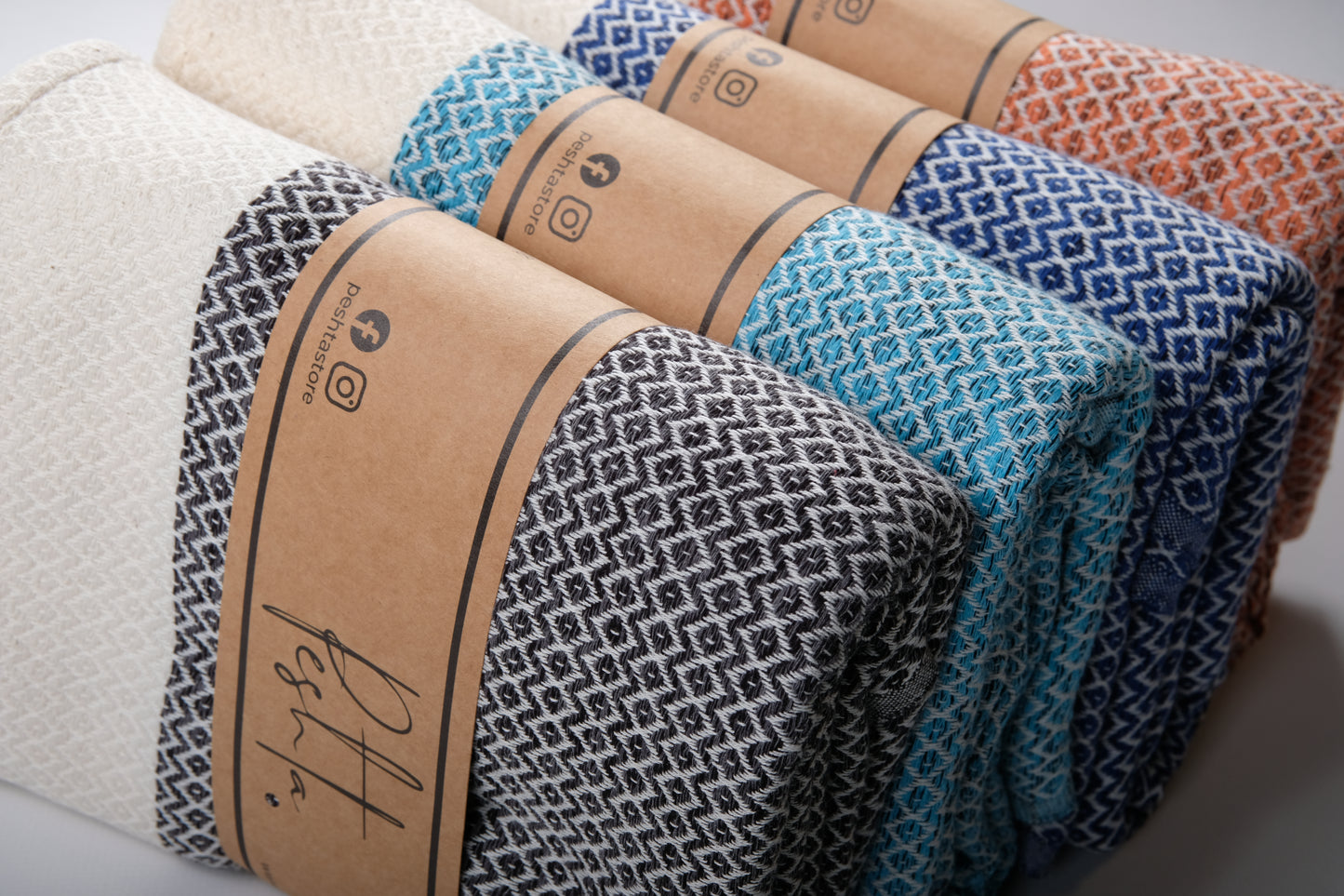 Colima Oversize. Edles Rautenmuster in 4 eleganten Farben. Wellnesstuch und Meditationstuch.