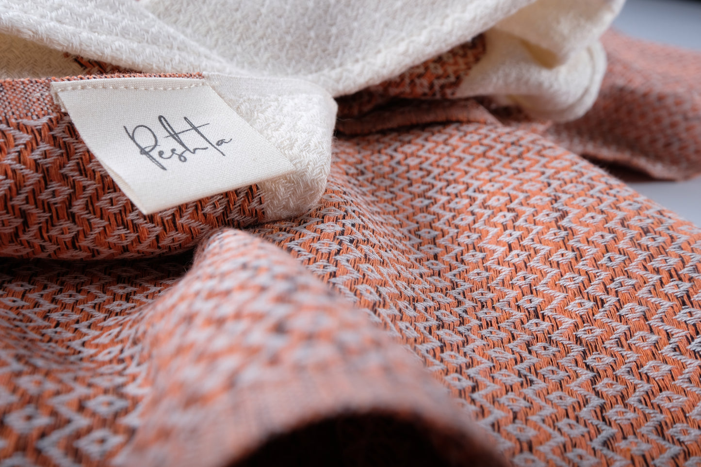 Colima Oversize. Edles Rautenmuster in 4 eleganten Farben. Wellnesstuch und Meditationstuch.