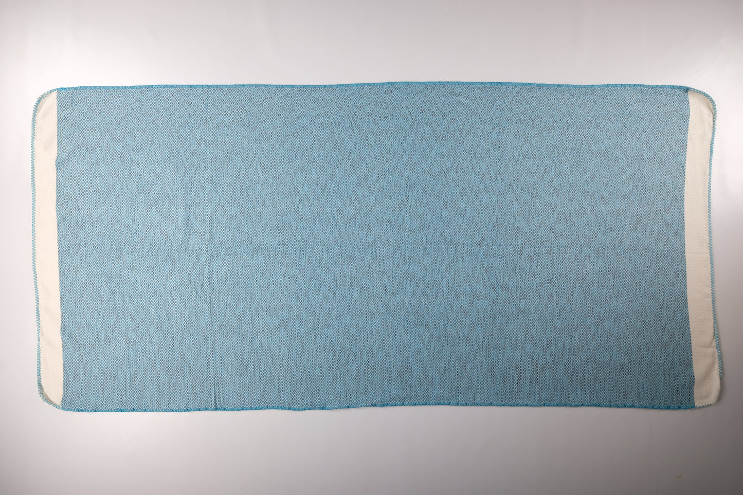 Colima Oversize mit edler Ziernaht. Edles Rautenmuster in 4 eleganten Farben. Wellnesstuch und Meditationstuch.