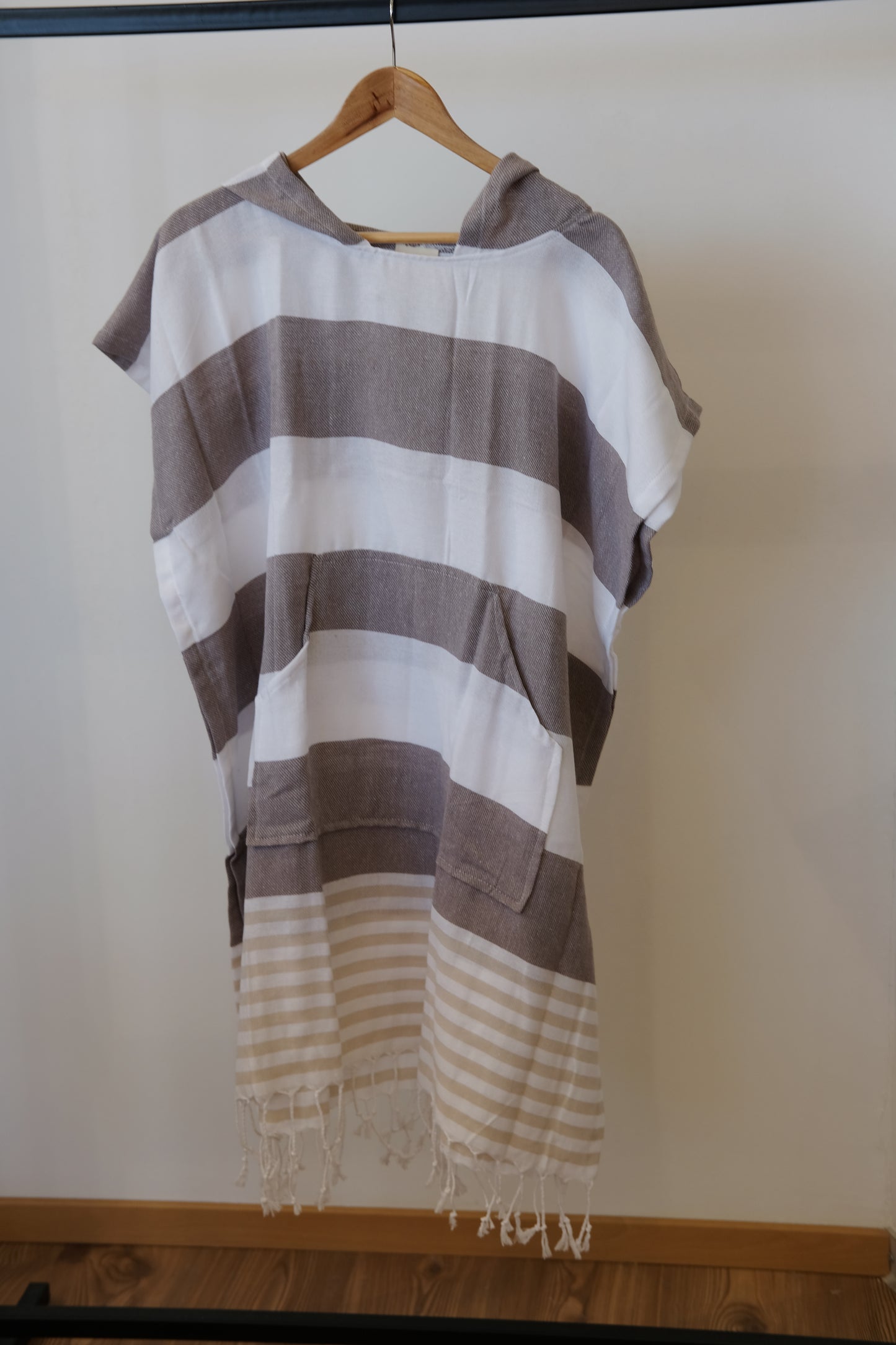Poncho Moti - Poncho mit Streifen in 2 Farben