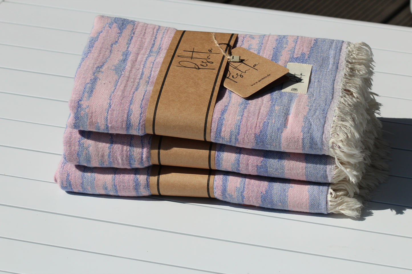Fantale. Leuchtende Farben mit interessantem Zick-Zack/Wellen Design. Zweischichtiges Gewebe. In 4 Farben.