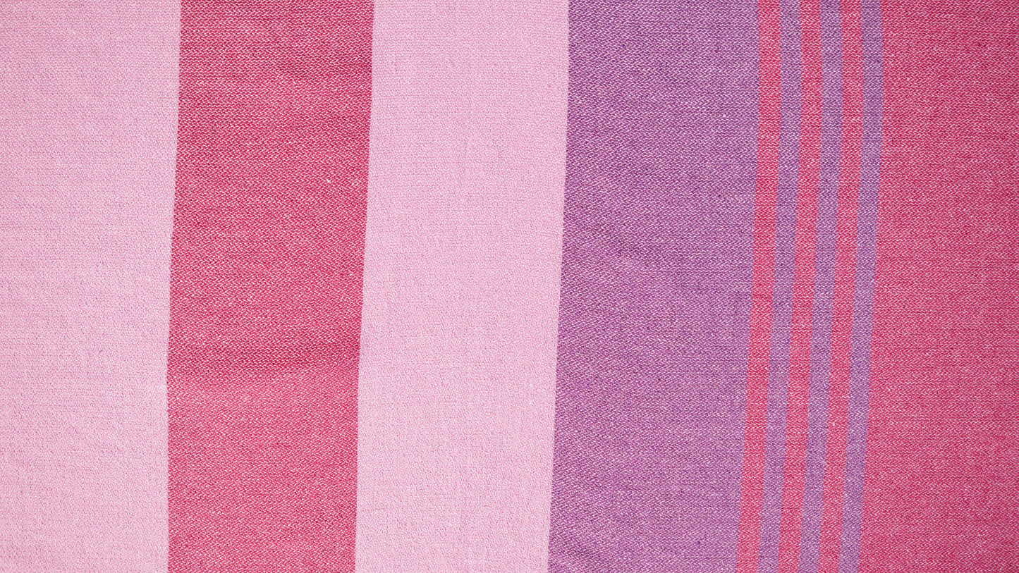 Peshta Signature Design Beach Bag. Einfarbig als Rucksack, fröhlich gestreift als Strandtuch, funktionell als Reißverschlußtasche. Das "3-in-1" Peshta. In 5 Farben.