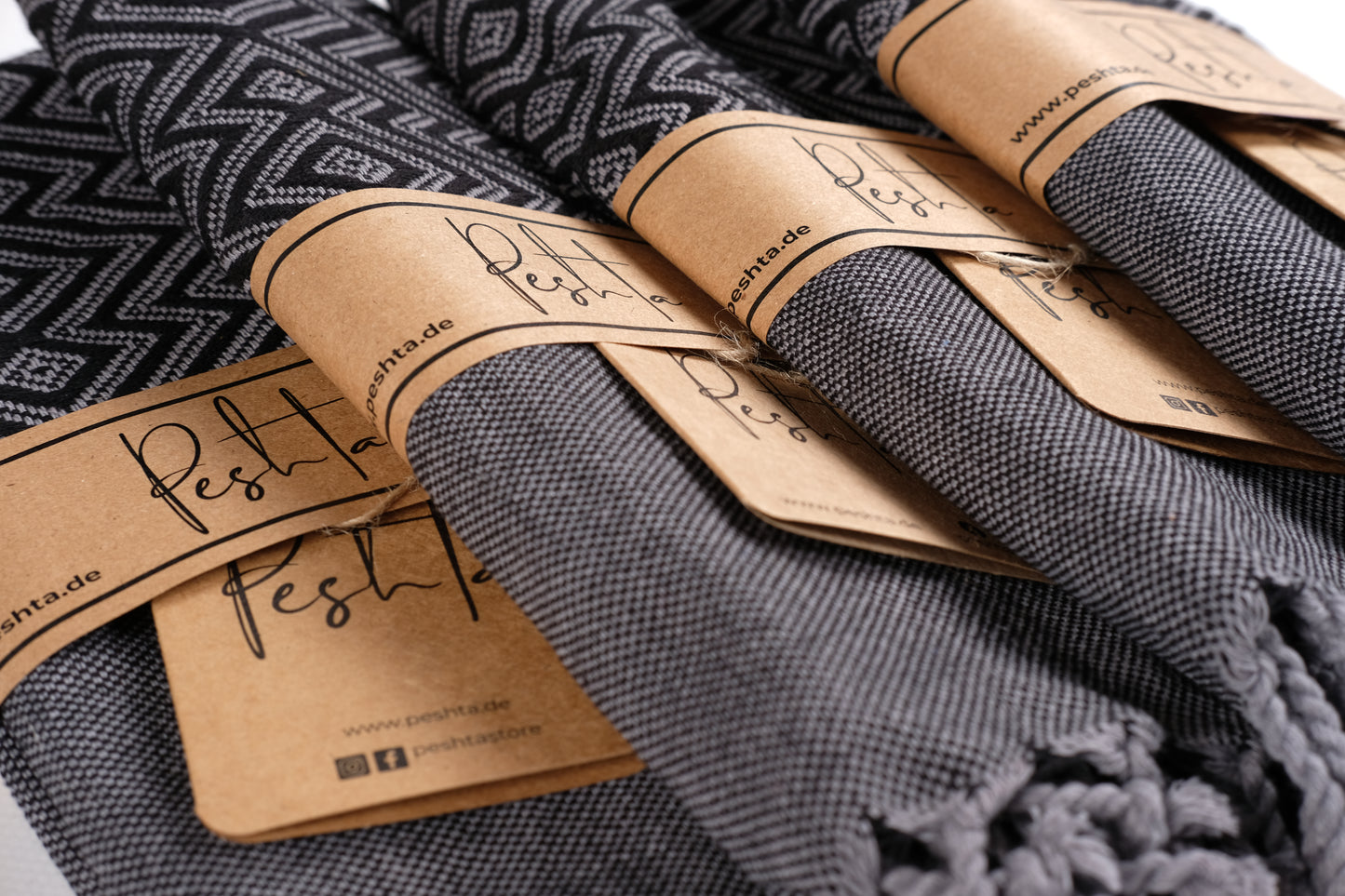 Luahoko - Handtuch mit Rauten & Streifen