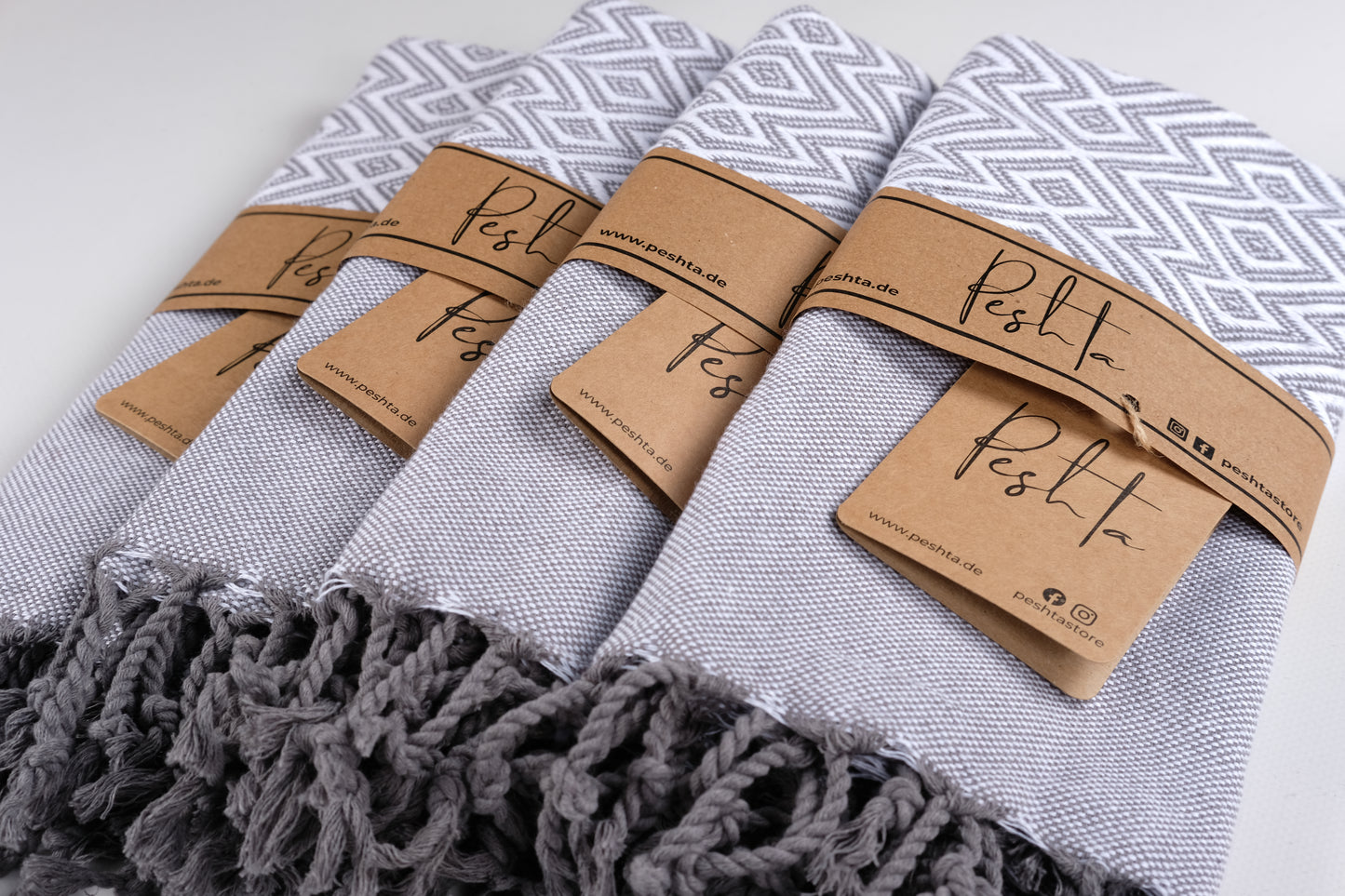 Luahoko - Handtuch mit Rauten & Streifen