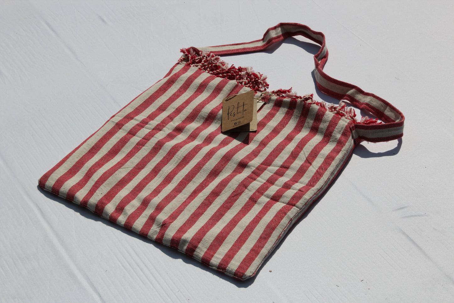Rincon Hey Bag by Peshta. Eine Umhängetasche oder doch ein Strandtuch? Oder vielleicht auch eine Picknickdecke ... finde es selbst heraus! In 4 Farben.
