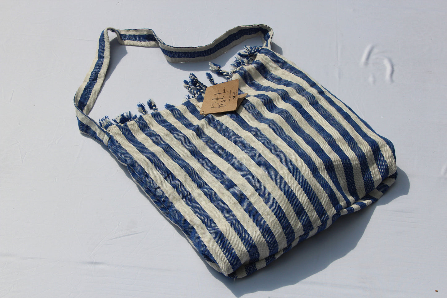 Rincon Hey Bag by Peshta. Eine Umhängetasche oder doch ein Strandtuch? Oder vielleicht auch eine Picknickdecke ... finde es selbst heraus! In 4 Farben.