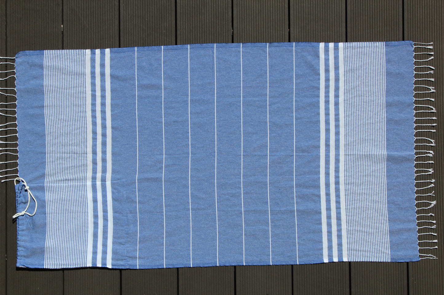 Lolo-Peshta Beach Bag. Breite und dünne, weiße horizontale Streifen auf leuchtenden Farben. Das "3-in-1" Peshta. In 4 Farben.